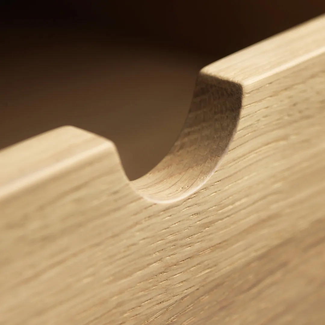 F24 Radius Bench