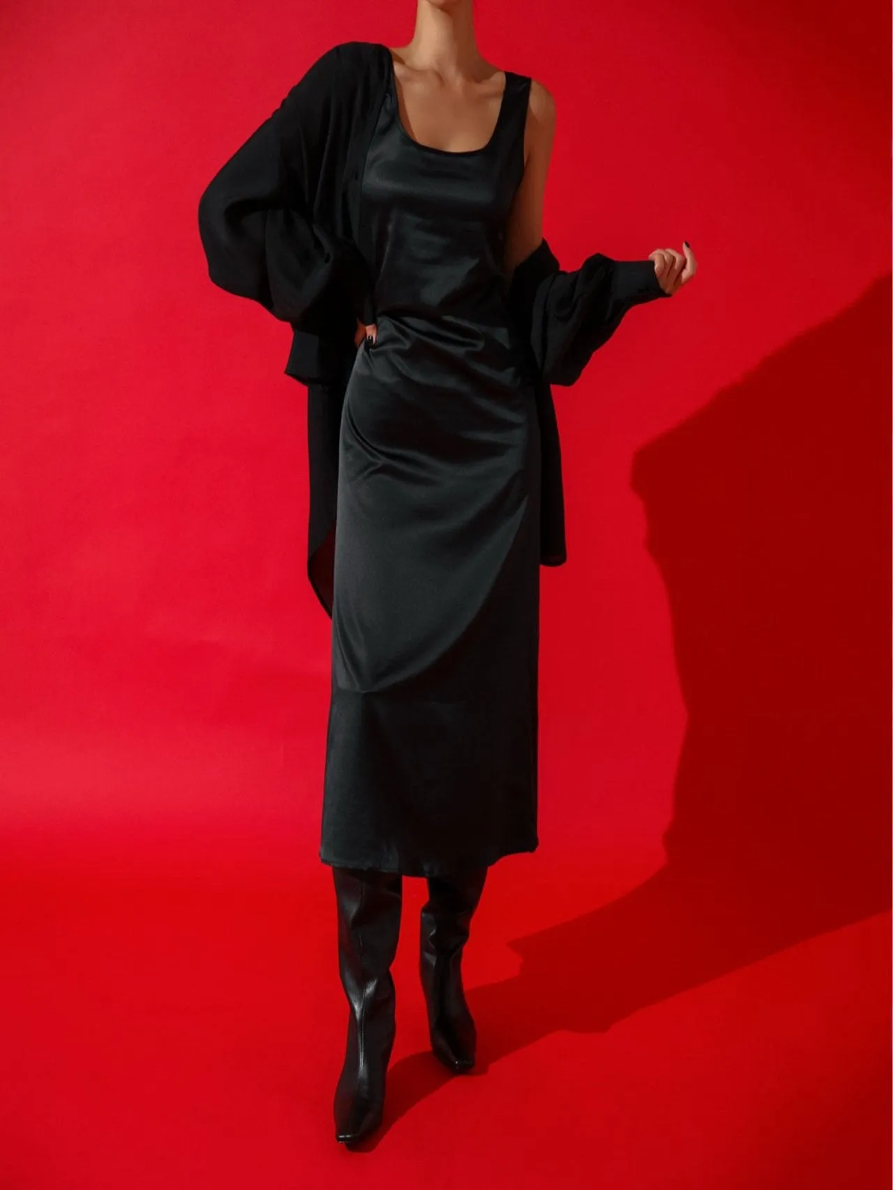 SQUARED NECK SILKY MAXI DRESS